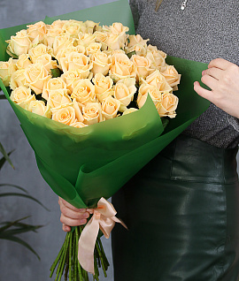 Букет из 51 розы 50-60 см крем (Россия) в упаковке