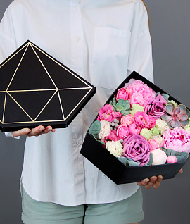 Цветы в коробке DIAMOND PINK