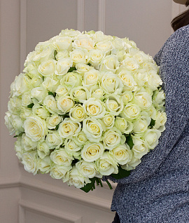 Букет из 101 белой розы 40 см (Россия) под ленту