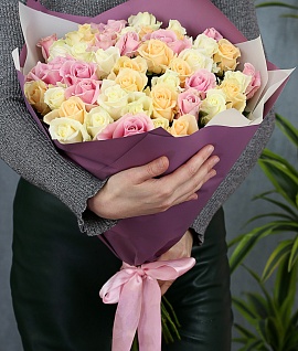 Букет из 51 розы 50-60 см микс (Россия) в упаковке